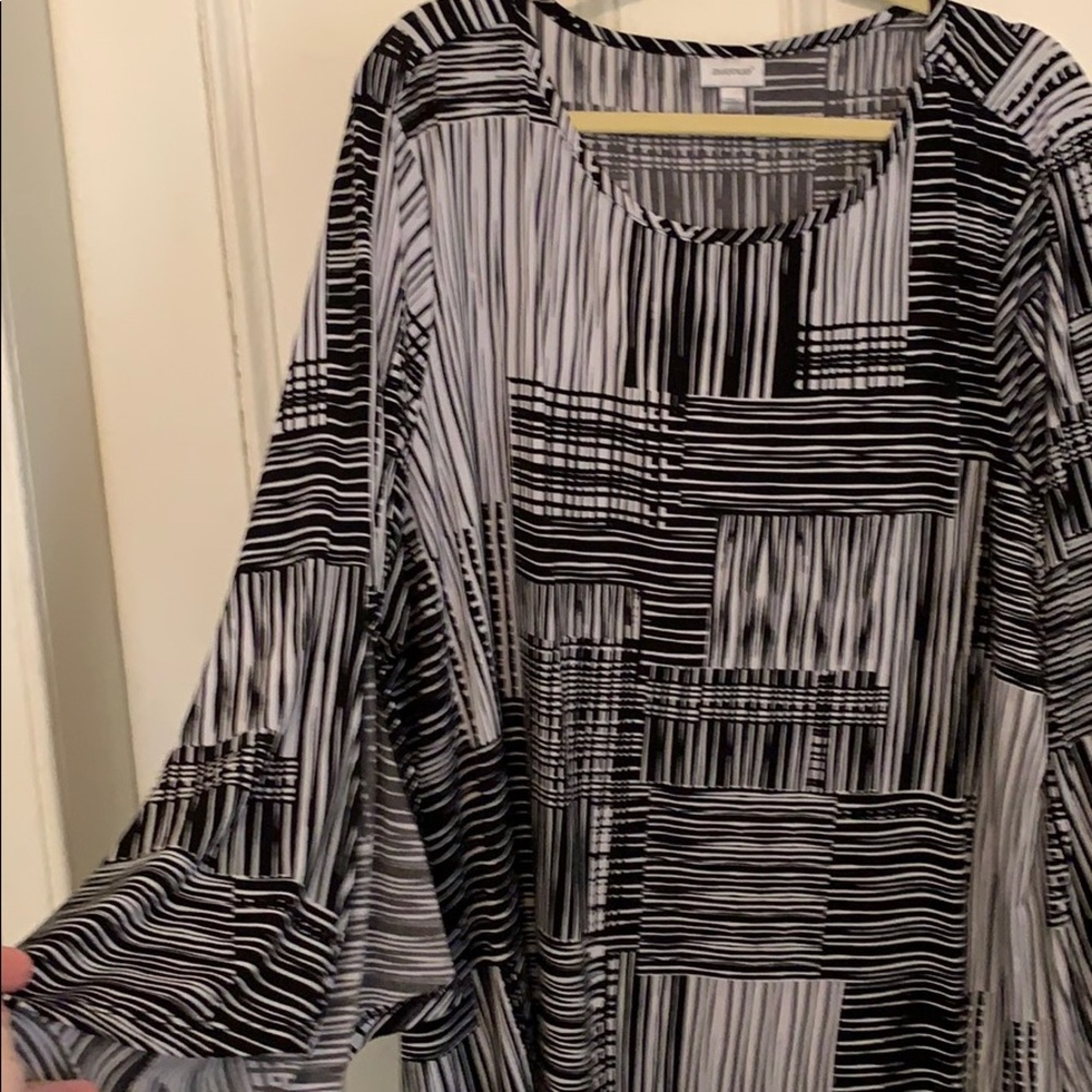 Black/white blouse
